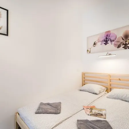 Apartment Fleur Creme